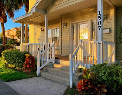 1 bdr Beach House pet friendly steps to ocean