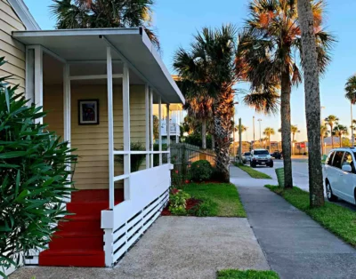 JAX Beach Retreat/steps to beach/pet Friendly2B